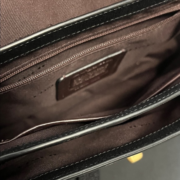 Coach Black Crossbody Bag with adjustable and removable strap. - Picture 3 of 6